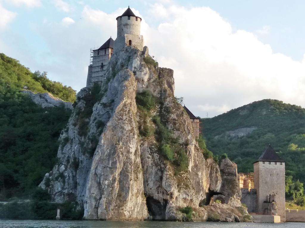 Apartamento Zlatna Ribica Golubac Exterior foto